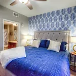 Amazing Style In Lake Town Wharf! 1 Bd, 2 Ba Amenities And Location!