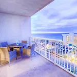 Amazing Style In Lake Town Wharf! 1 Bd, 2 Ba Amenities And Location!