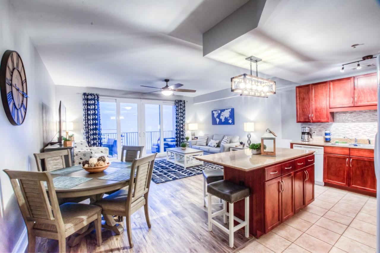 Amazing Style In Lake Town Wharf! 1 Bd, 2 Ba Amenities And Location! Holiday home