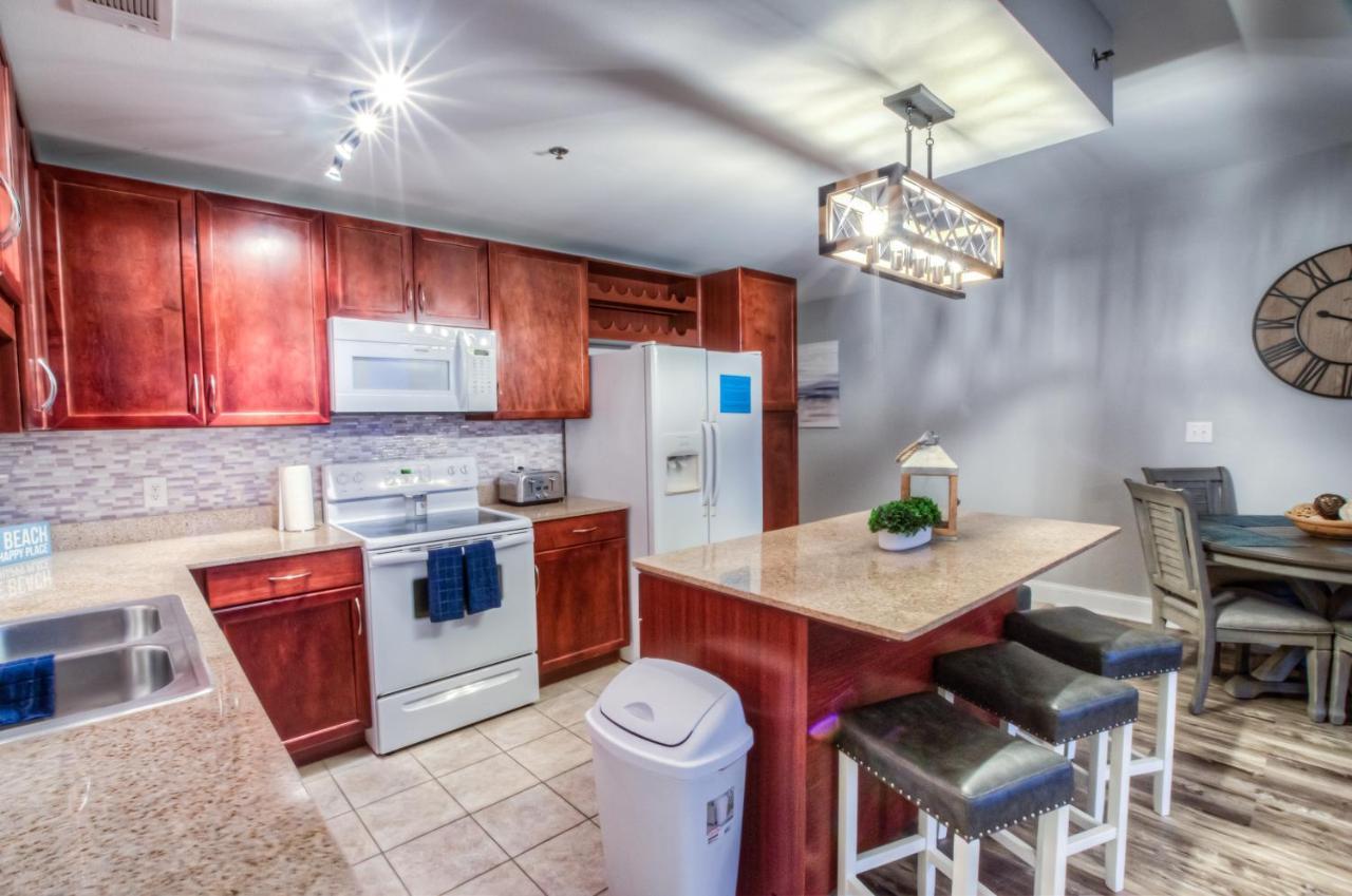 Amazing Style In Lake Town Wharf! 1 Bd, 2 Ba Amenities And Location! Holiday home *