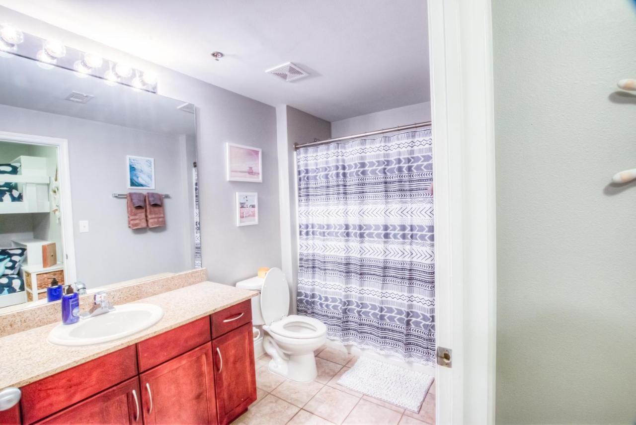 Amazing Style In Lake Town Wharf! 1 Bd, 2 Ba Amenities And Location! Holiday home Panama City Beach