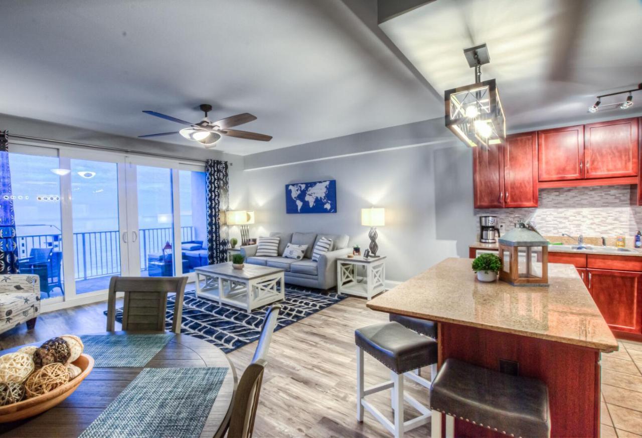 Holiday home Amazing Style In Lake Town Wharf! 1 Bd, 2 Ba Amenities And Location!