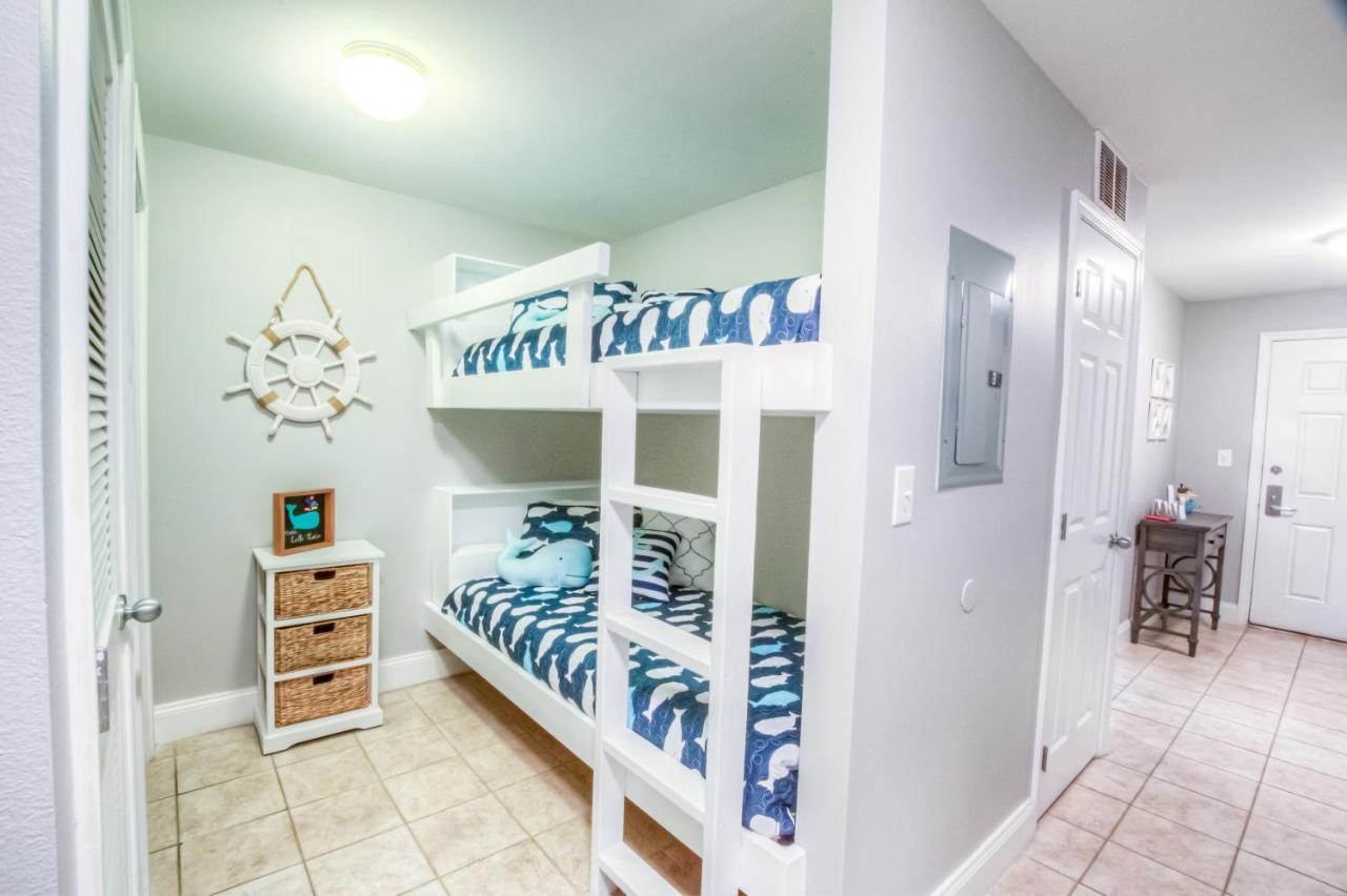 Amazing Style In Lake Town Wharf! 1 Bd, 2 Ba Amenities And Location!