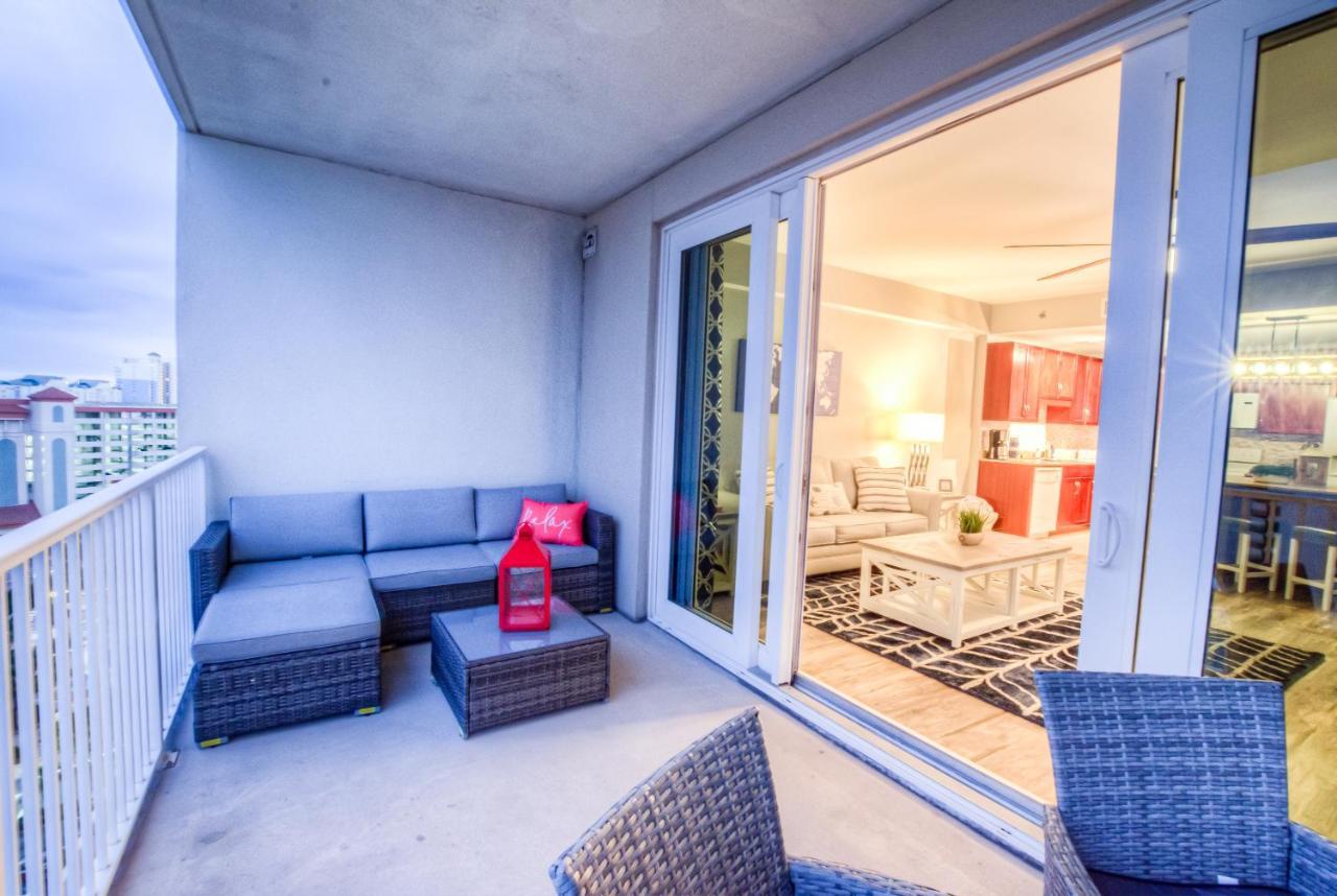 Amazing Style In Lake Town Wharf! 1 Bd, 2 Ba Amenities And Location! Holiday home