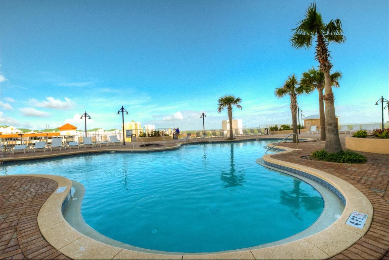 Amazing Style In Lake Town Wharf! 1 Bd, 2 Ba Amenities And Location!