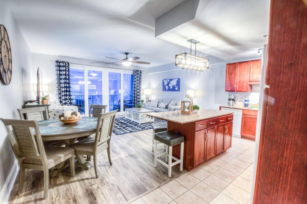 Amazing Style In Lake Town Wharf! 1 Bd, 2 Ba Amenities And Location! *