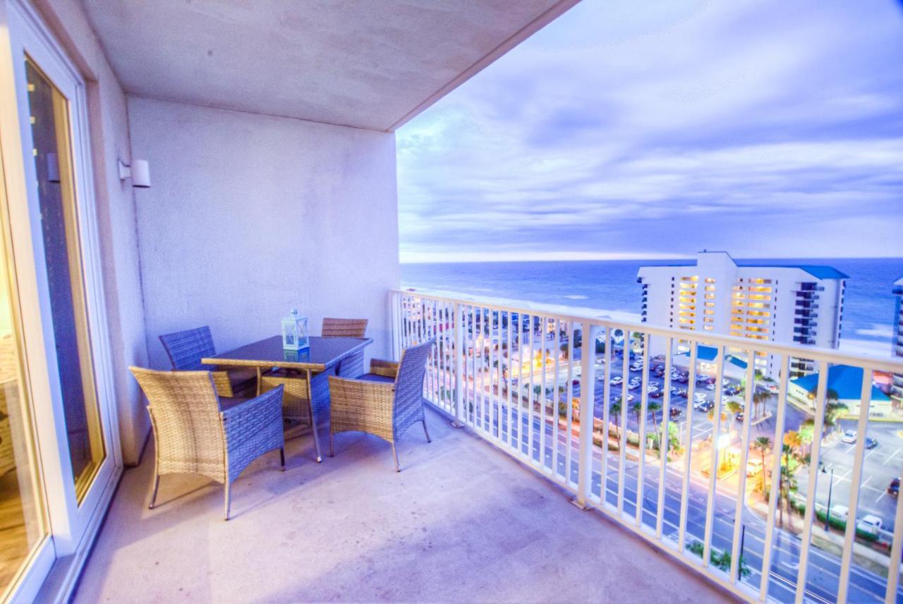Holiday home Amazing Style In Lake Town Wharf! 1 Bd, 2 Ba Amenities And Location!