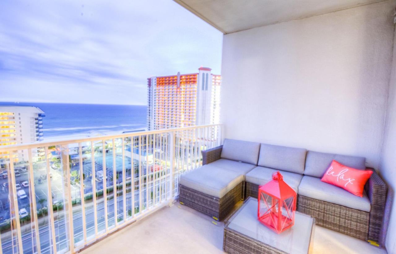 Holiday home Amazing Style In Lake Town Wharf! 1 Bd, 2 Ba Amenities And Location!